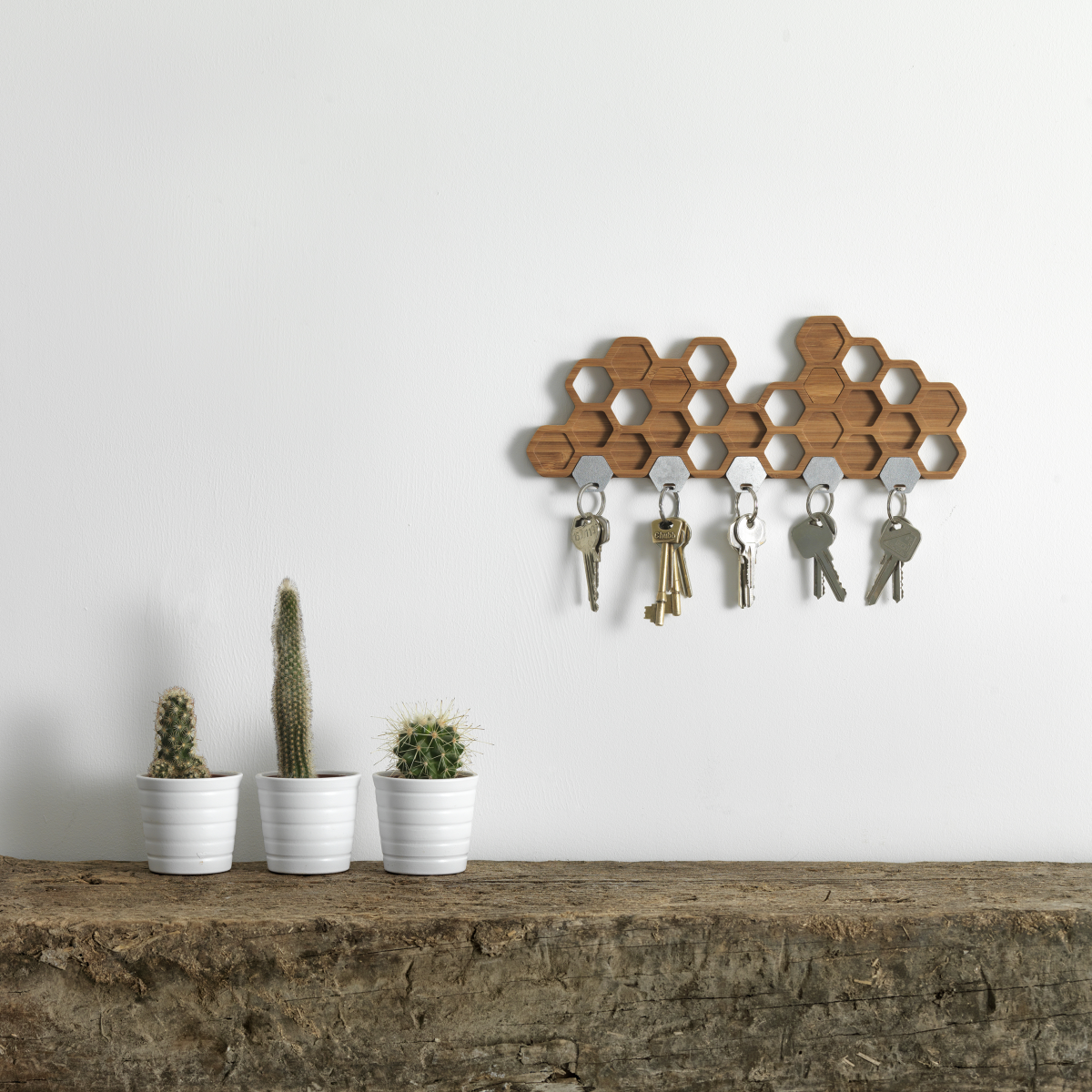 Honeycomb Bamboo Key Holder – Magnetic Wall-Mounted Key Rack