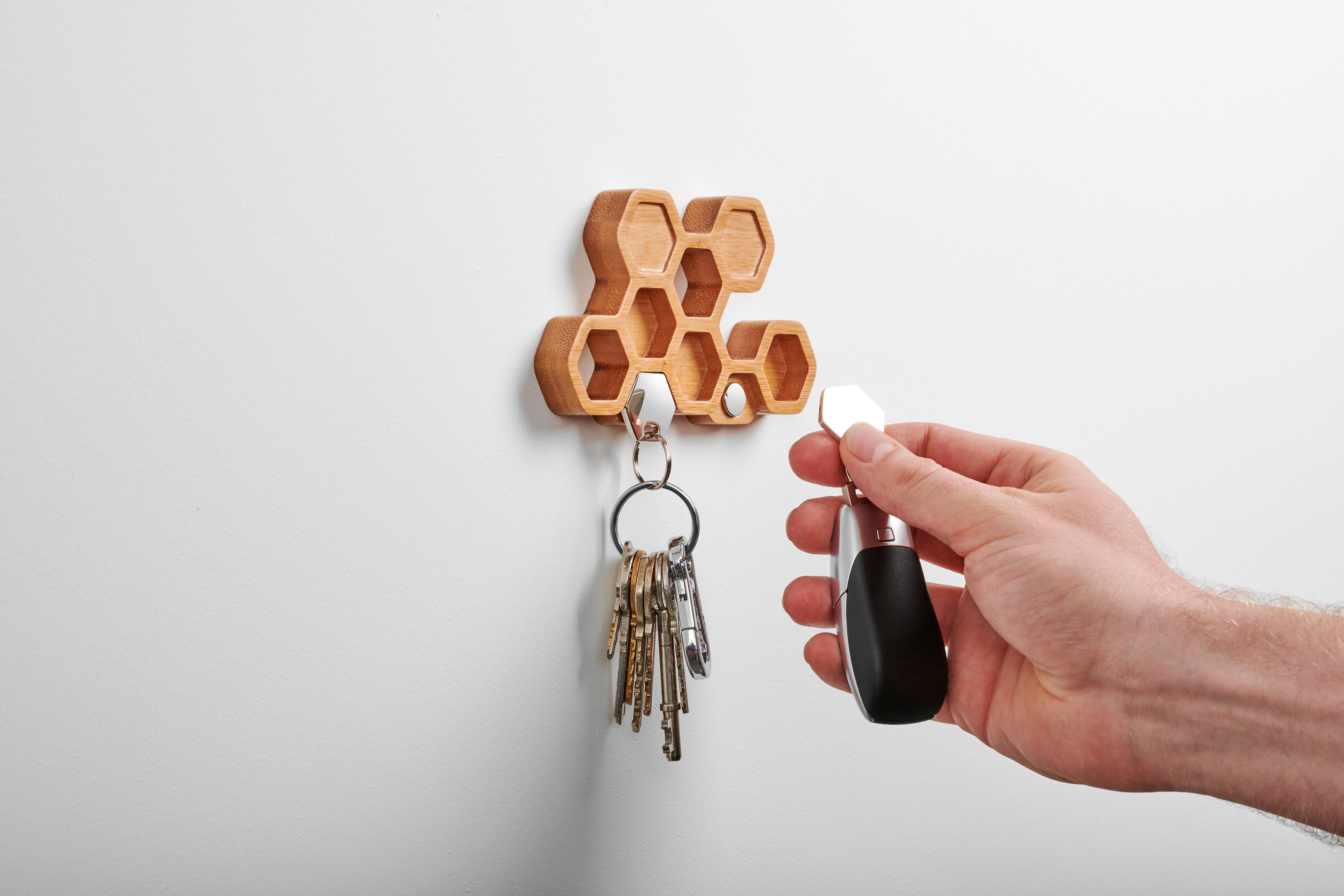 Honeycomb Bamboo Key Holder – Magnetic Wall-Mounted Key Rack