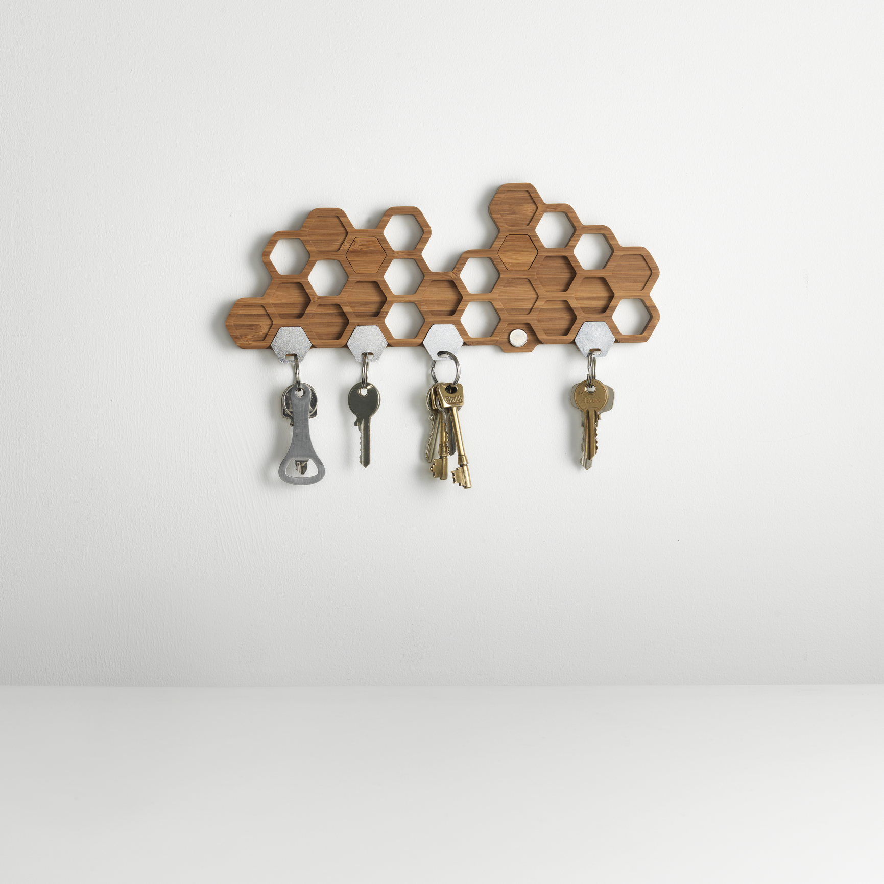 Honeycomb Bamboo Key Holder – Magnetic Wall-Mounted Key Rack